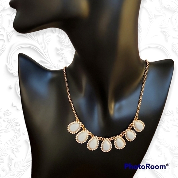 Vintage Jewelry - 3/$30 Vtg Light Gray Rhinestone Rimmed Teardrops Chain Necklace